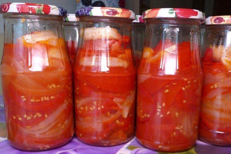 Ensalada de tomates y pimiento morrón para el invierno