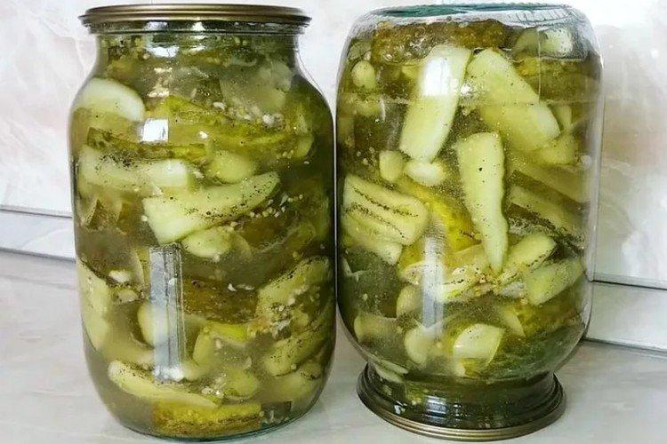 Ensalada de pepinos y mostaza para el invierno