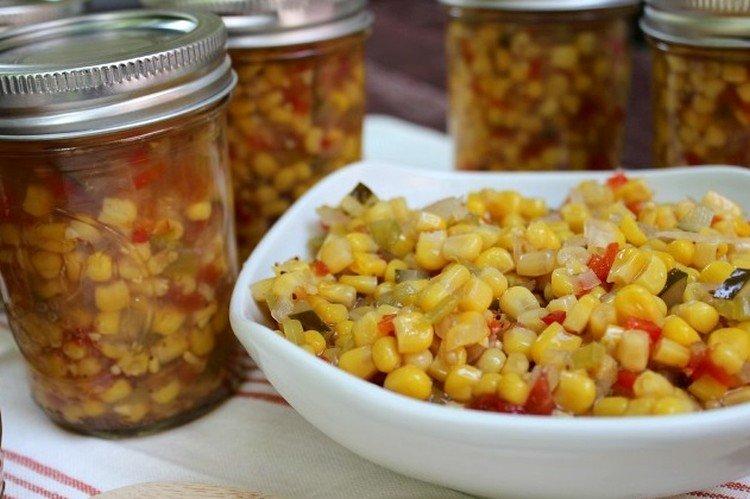 Ensalada de maíz, pimiento morrón y zanahoria para el invierno