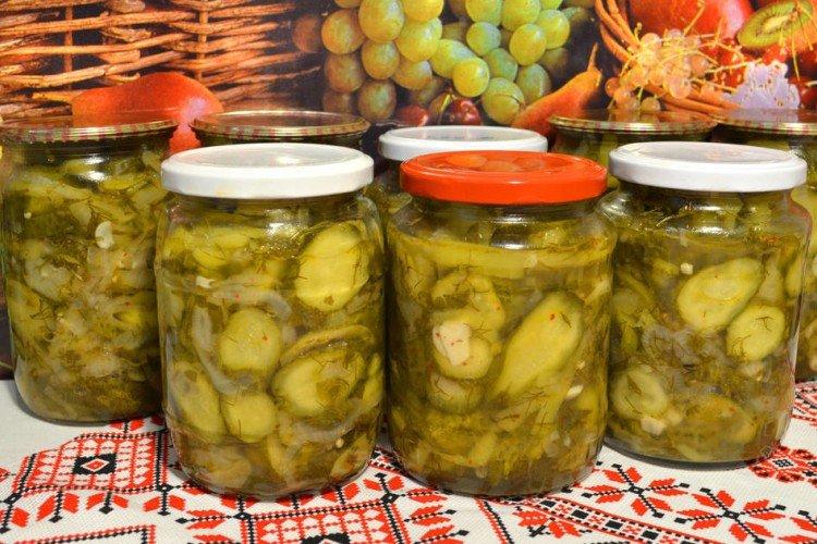 Ensalada de pepinos y hierbas para el invierno