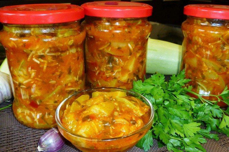 Ensalada de calabacín, ajo y perejil