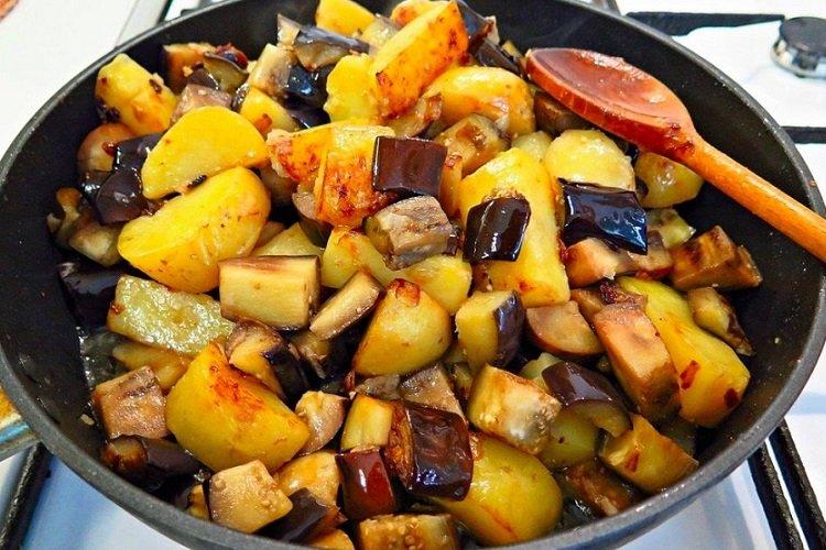 Stewed Potatoes with Meat and Eggplant