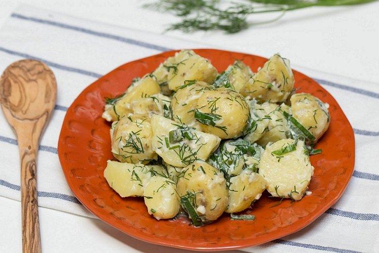 New Potatoes Stewed with Cream and Herbs