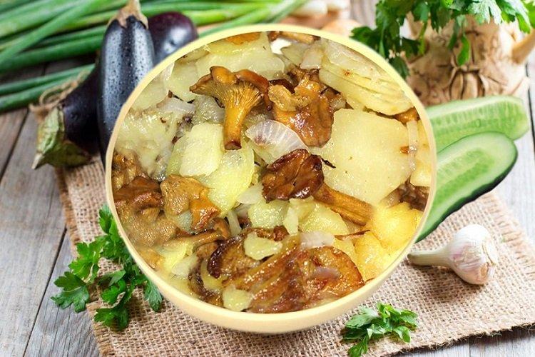 Stewed Potatoes with Chanterelles