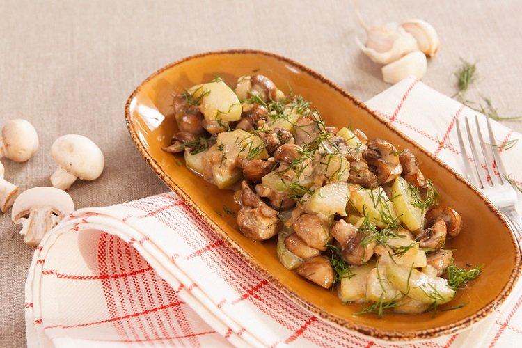 Potatoes with Mushrooms, Stewed in a Multicooker