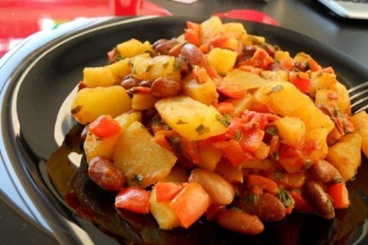 Potatoes Stewed with Beans