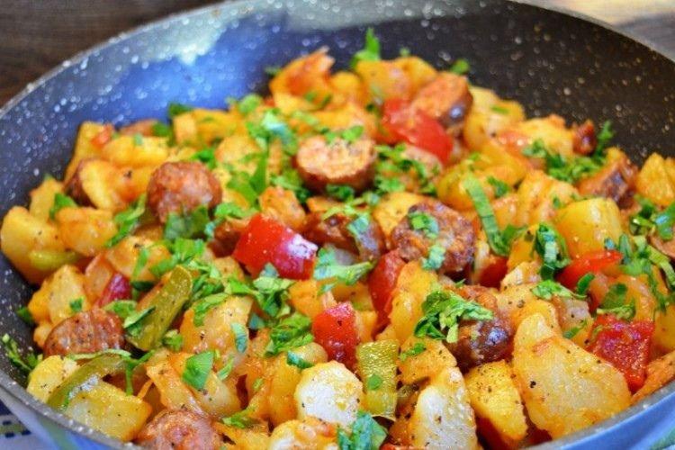Potatoes Stewed with Vegetables and Hunter's Sausages