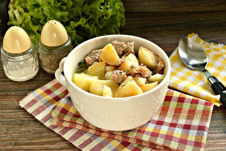 Potatoes Stewed with Minced Meat