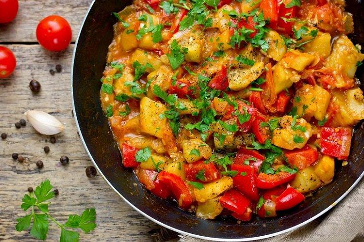 Stewed Potatoes with Tomatoes and Bell Pepper