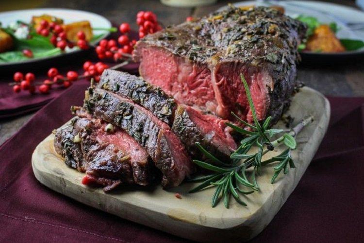 Beef Roast Beef with Wine Sauce