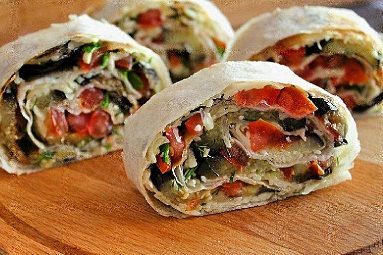 Rotfisch mit Kohl und Tomaten im Lavash