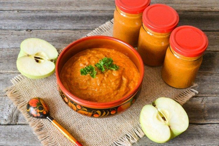 Caviar de calabacín con manzanas para el invierno