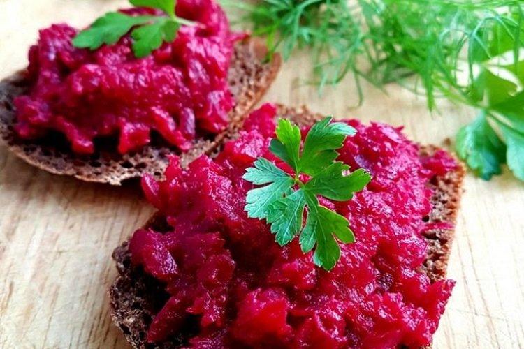 Caviar de calabacín con remolacha para el invierno