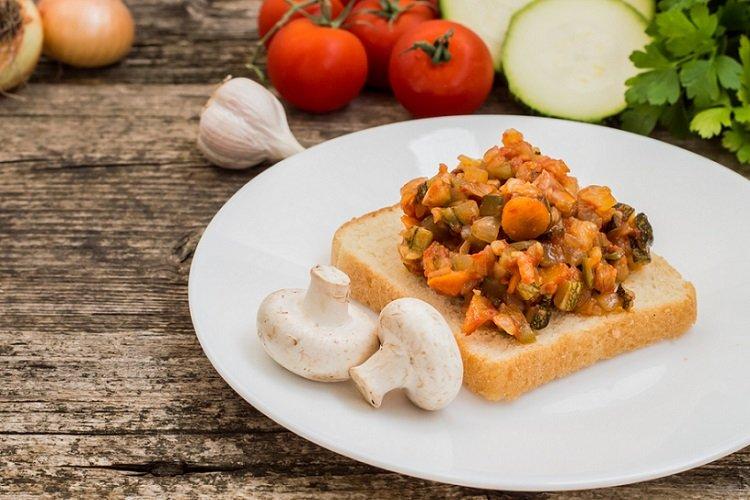 Caviar de calabacín con champiñones para el invierno