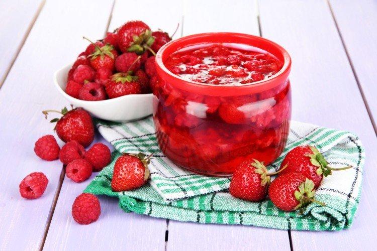 Mermelada con bayas enteras de fresa y frambuesa