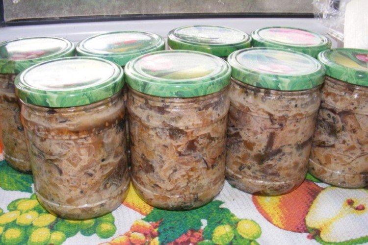 Ensalada de berenjena con mayonesa para el invierno