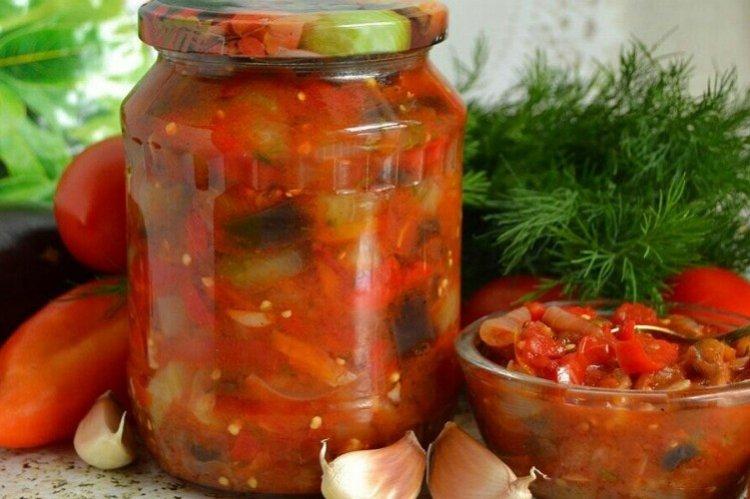 Ensalada de berenjena con pasta de tomate