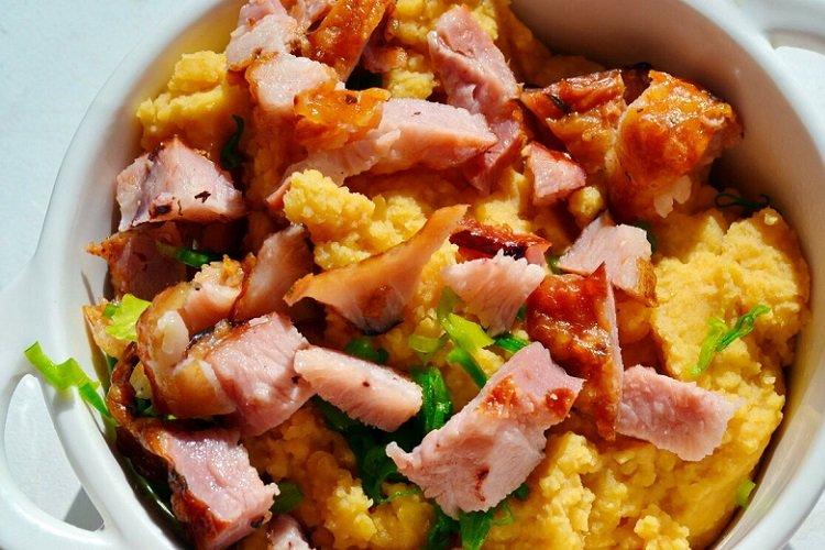 Erbsenbrei mit geräuchertem Fleisch