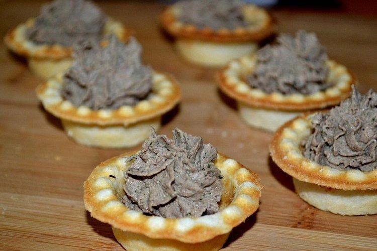Tartlets with Chicken Pâté Filling