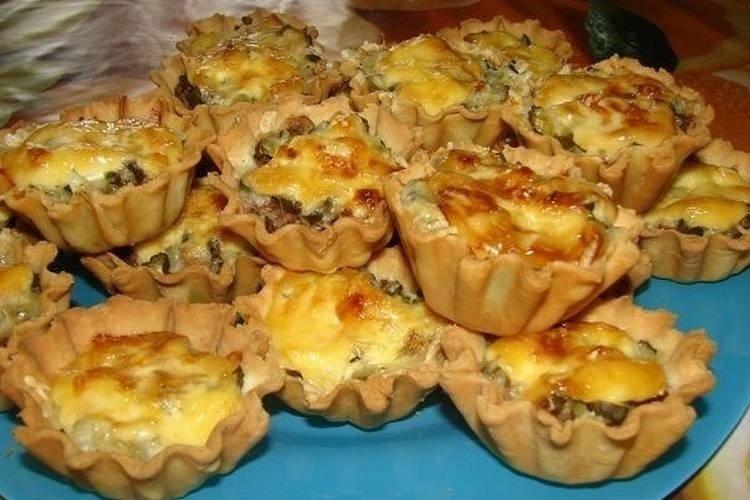 Tartlets with Ground Beef and Cheese