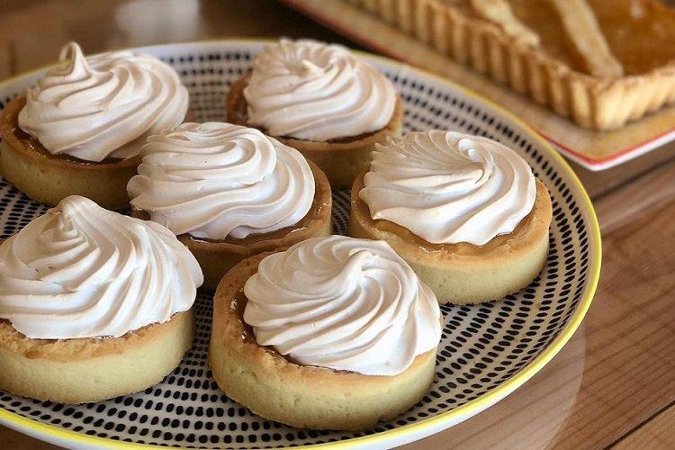 Tartlets with Apple Jam and Meringue