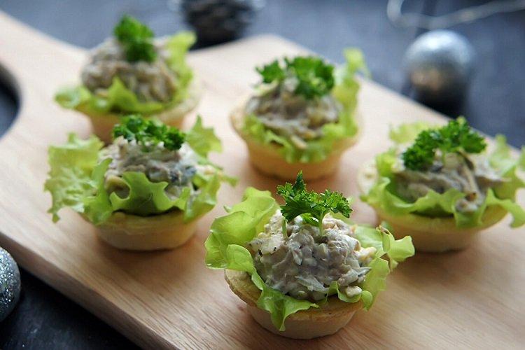 Tartlets with Canned Tuna
