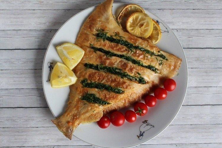 Steinbutt mit Rosmarin und Dill aus dem Ofen