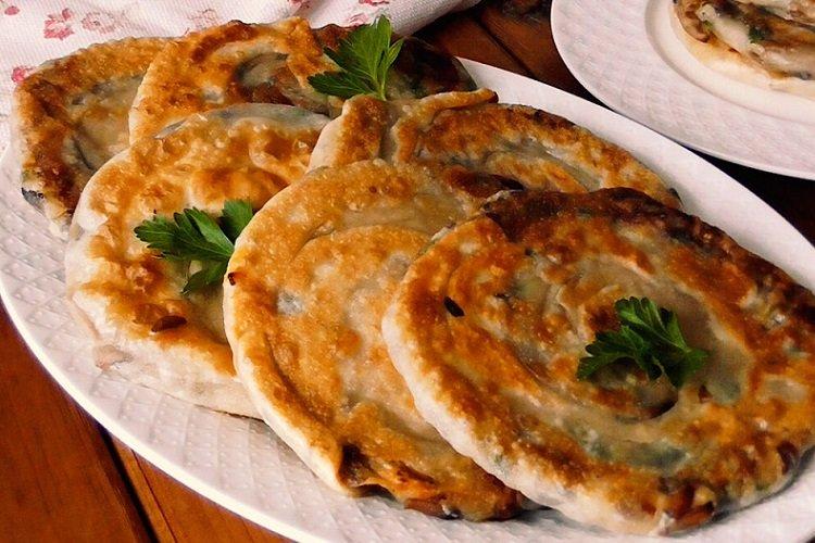Лепешки с грибами на сковороде
