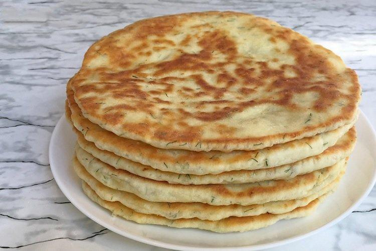 Жареные лепешки на кефире с зеленью