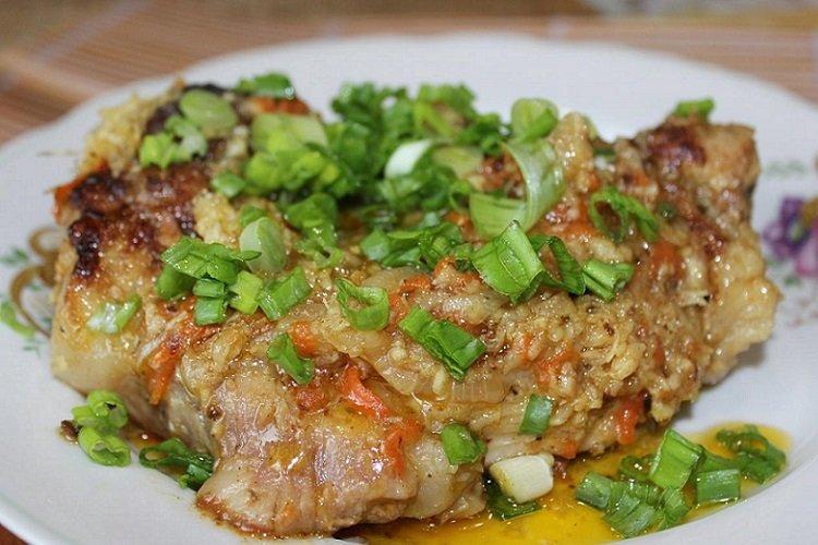 Schweinefleisch, geschmort mit Senf und Meerrettich