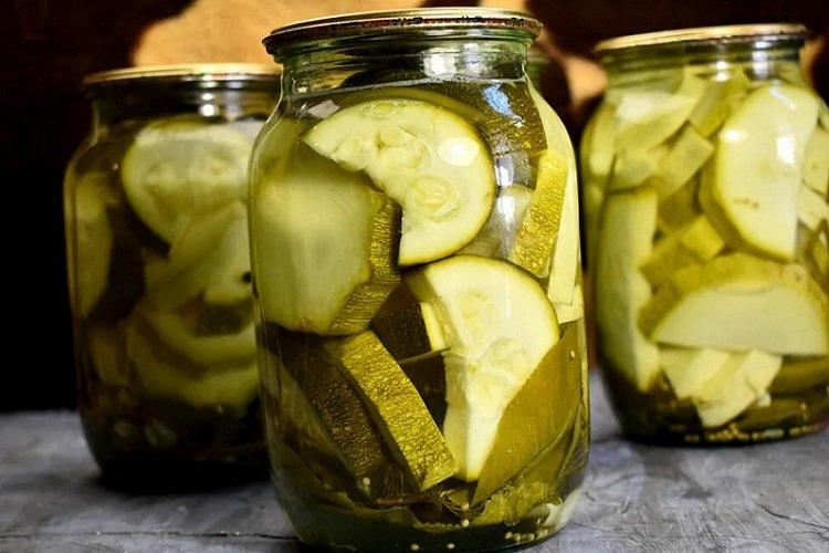 Eingelegte Zucchini für den Winter
