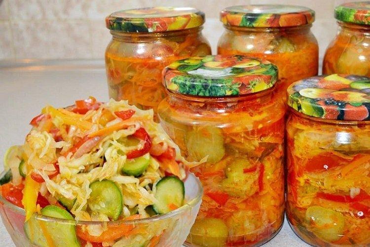 Zucchini mit Kohl für den Winter