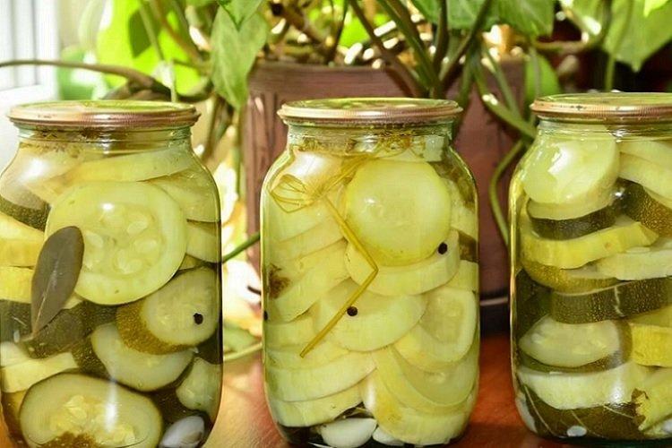 Knusprige gesalzene Zucchini