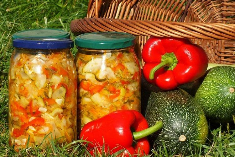Zucchini mit Paprika