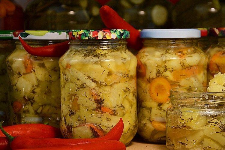 Eingelegte Zucchini „Wie Pilze“