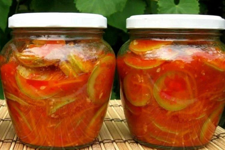 Zucchini in Tomate