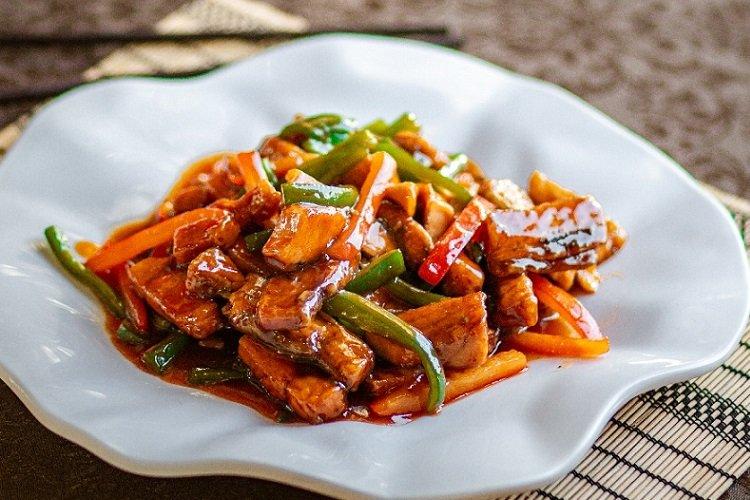 Chicken Braised with Bell Pepper