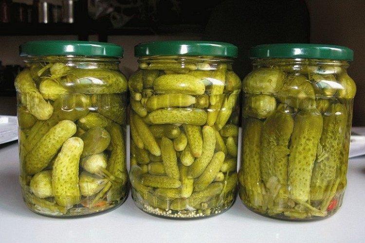Pepinos crujientes con vinagre