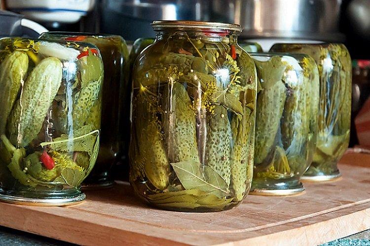 Pepinos crujientes con pimiento picante