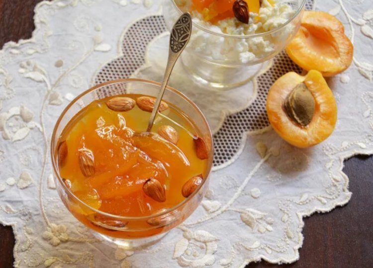 Apricot Jam with Honey