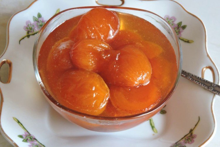 Apricot Jam with Cinnamon