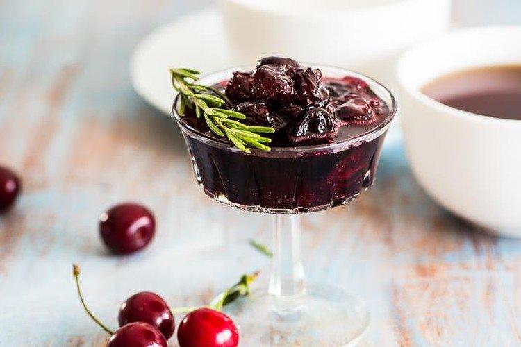 Mermelada de cereza con miel y romero