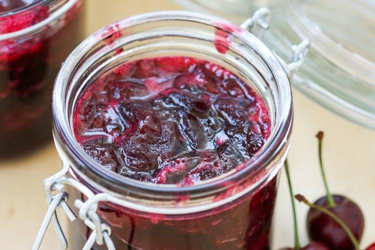 Mermelada espesa de cereza
