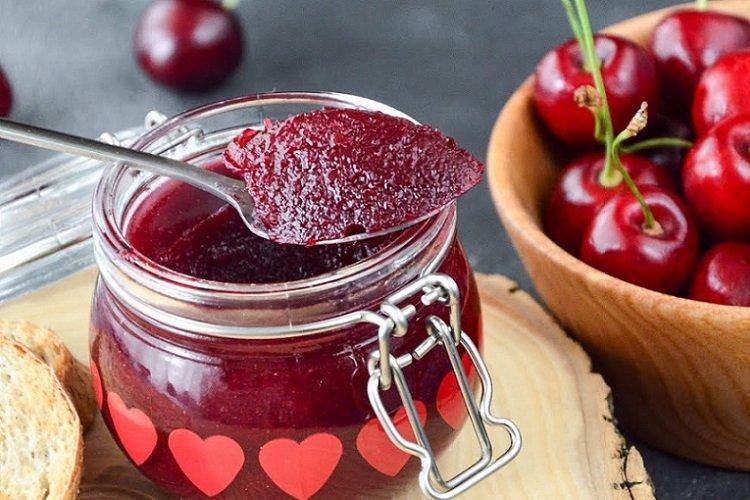 Mashed Cherries with Gelatin