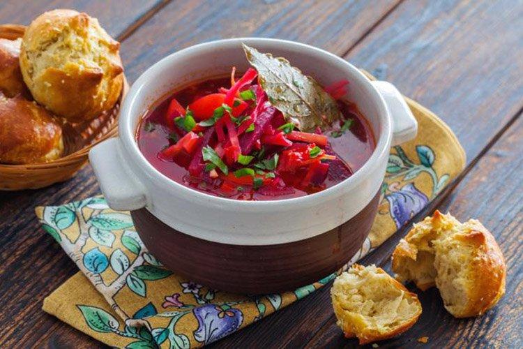 Borscht with Pampushky