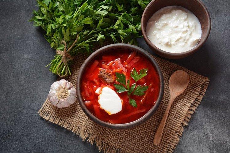 Borschtsch ohne Kartoffeln mit Bohnen
