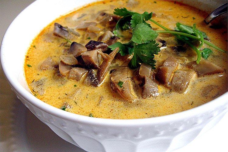 Suppe mit Hirse und eingelegten Pilzen