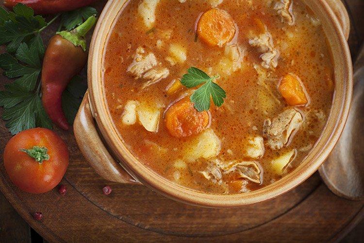 Armee-Suppe mit Hirse