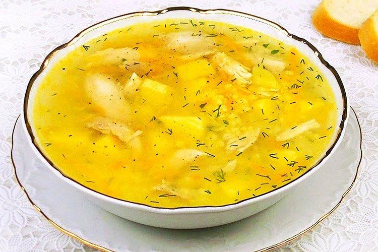 Suppe mit Huhn, Hirse und Kohl