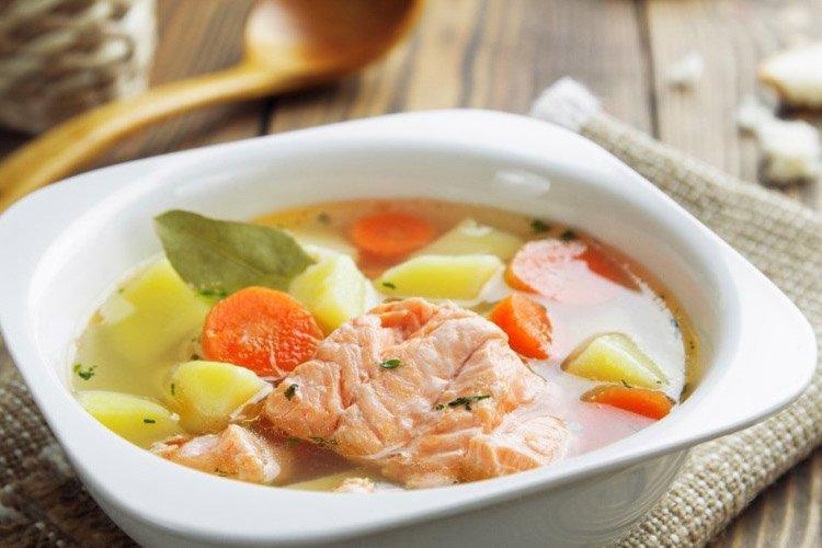 Fischsuppe aus Rotfisch mit Hirse